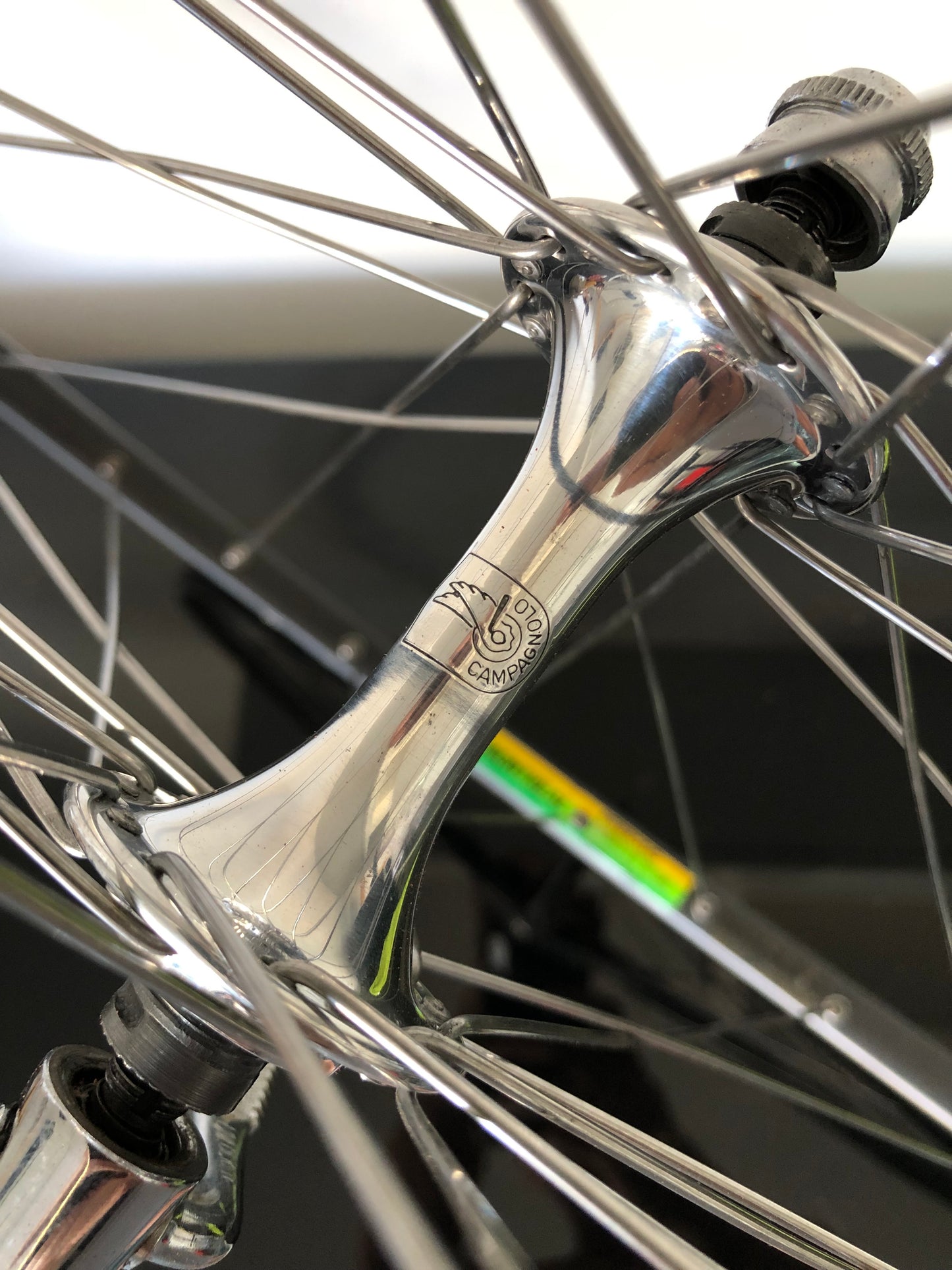 Ruota anteriore corsa, Ambrosio Montreal tubolare su mozzo Campagnolo Chorus. 700c