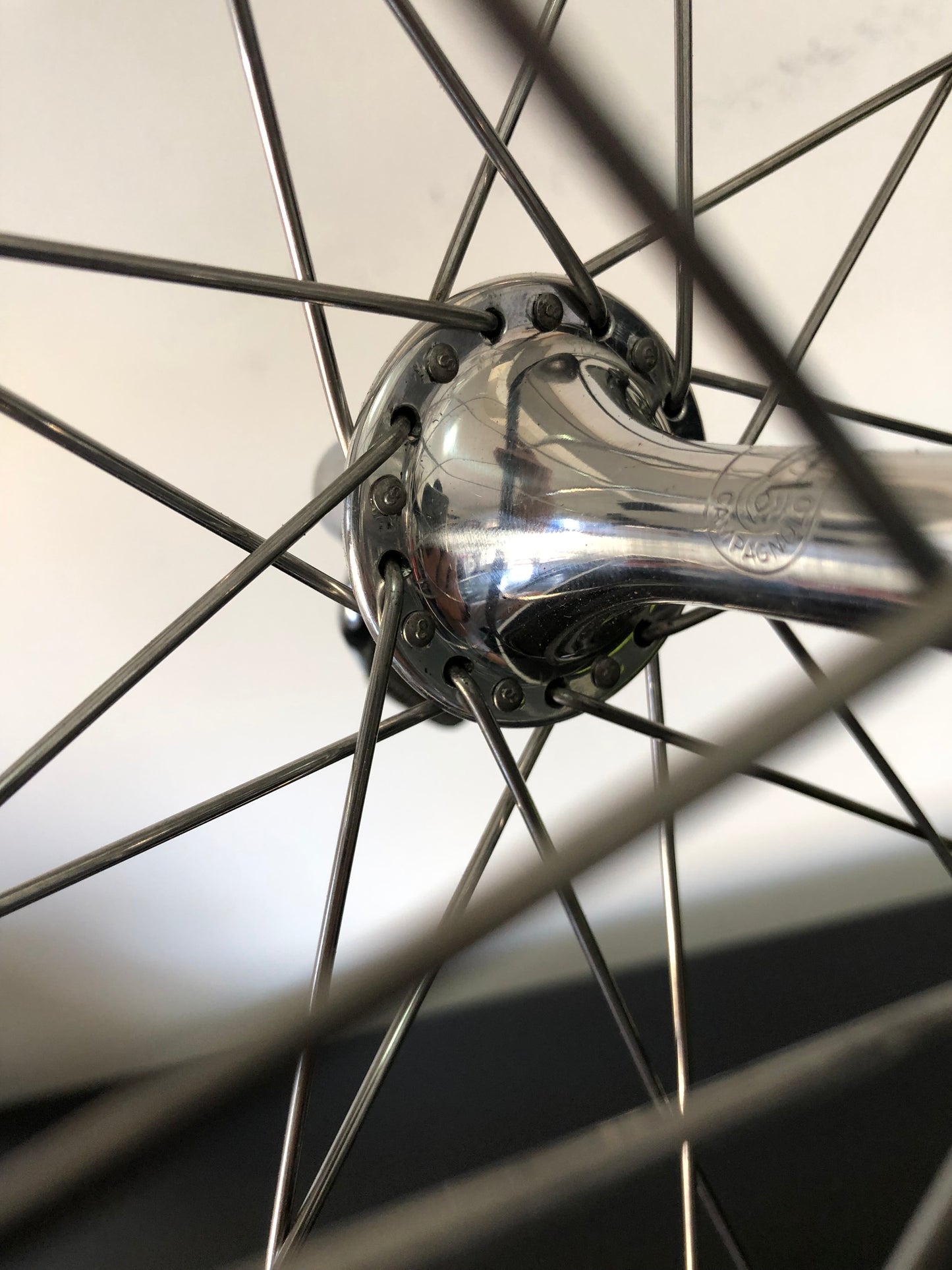 Ruota anteriore corsa, Ambrosio Montreal tubolare su mozzo Campagnolo Chorus. 700c