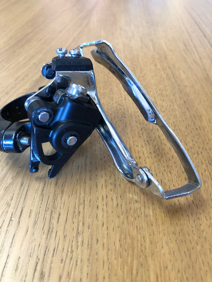 Deragliatore MTB Shimano LX FD-M567. Fascetta bassa, dual pull.